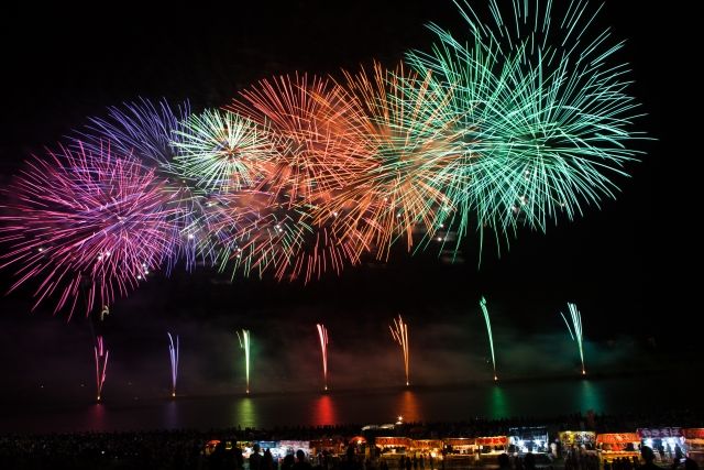 夜空に打ち上がる花火